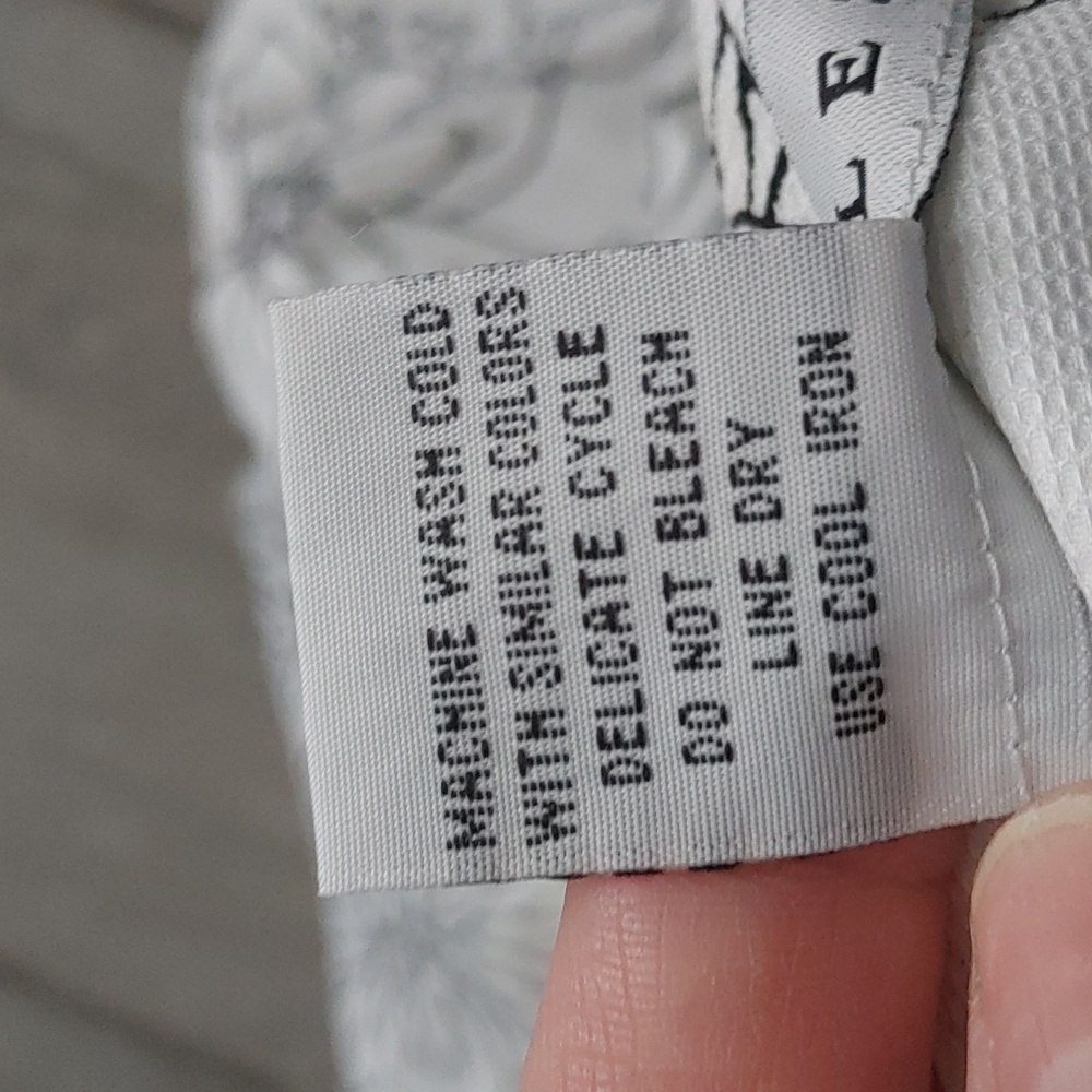 Women's Size 16 Versailles White Mini Skirt With Black Outlined Flowers Y2K - Picture 8 of 12